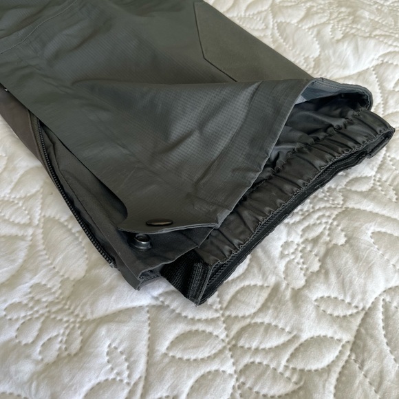 Patagonia Snow Pants - Womens size 8 - grey - Picture 6 of 7